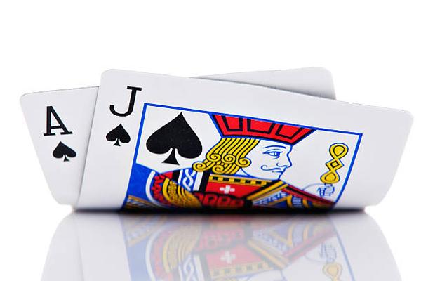 Exploring Modern Table Games Through casino truc tuyen Platforms