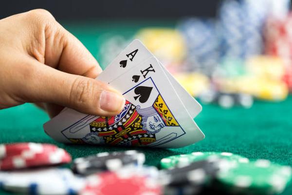 Understanding Risk and Reward Through a ポーカー ゲーム